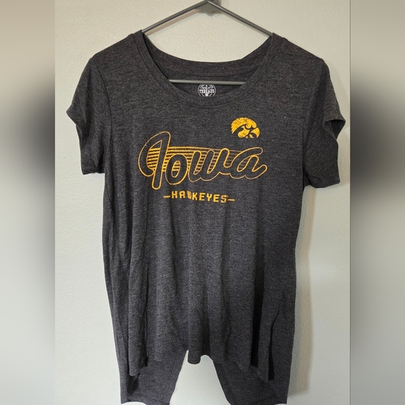 Open back Iowa Hawkeye Charcoal Tee Size Medium - Picture 1 of 5